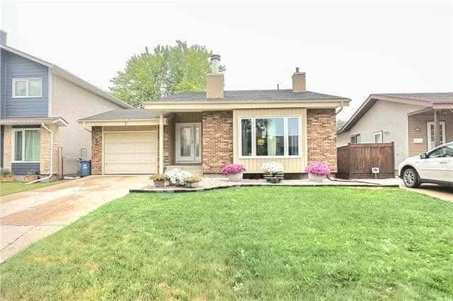 7 Tiverton Bay in Winnipeg, MB - Building Photo