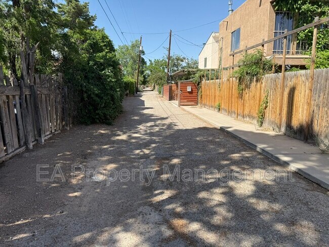 1515 Marble Ave NW in Albuquerque, NM - Building Photo - Building Photo