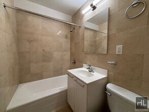 Fourth Avenue, Unit 3L in New York, NY - Building Photo - Building Photo