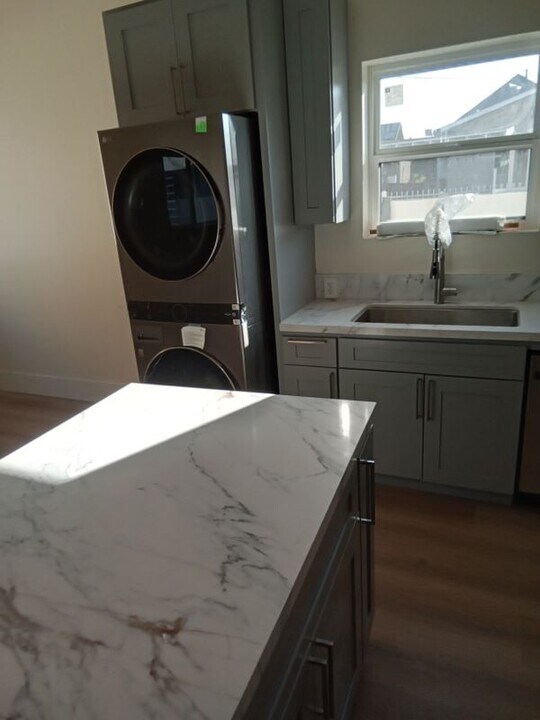 1164 E Adams Blvd in Los Angeles, CA - Foto de edificio