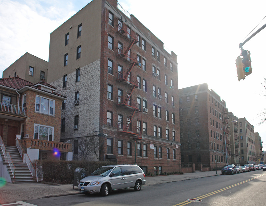 2830 Sedgwick Ave in Bronx, NY - Building Photo