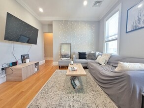 32 Ward St, Unit 3 in Boston, MA - Building Photo - Building Photo