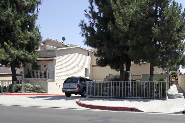 810 W Romneya Dr in Anaheim, CA - Building Photo - Building Photo