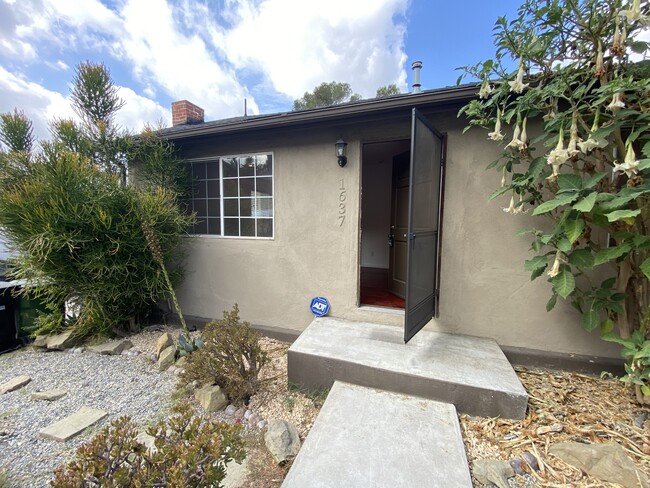 1637 Lemoyne St in Los Angeles, CA - Building Photo - Building Photo