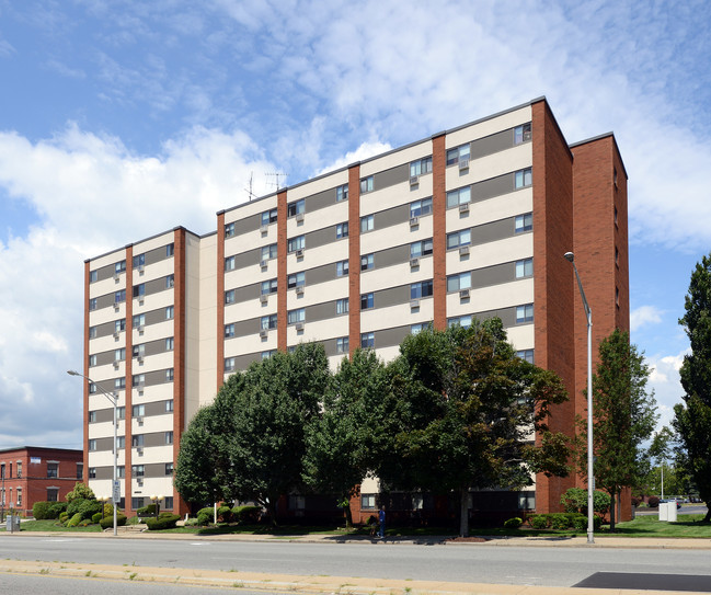 Centennial Towers in Pawtucket, RI - Building Photo - Building Photo