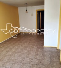 207-207 Davis St in Longview, TX - Building Photo - Building Photo