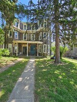 142 Sumac St, Unit 2R in Philadelphia, PA - Building Photo