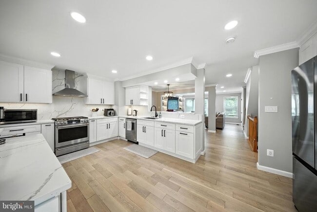 6586 Morning Meadow Dr in Alexandria, VA - Building Photo - Building Photo
