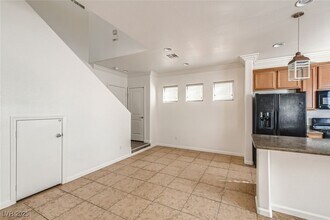 3645 Lakeside Villas Ave, Unit 2 in North Las Vegas, NV - Building Photo - Building Photo