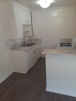 Quiet Park in Downey, CA - Building Photo