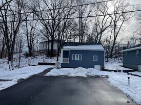 8 Chamberlain Rd in Shrewsbury, MA - Building Photo