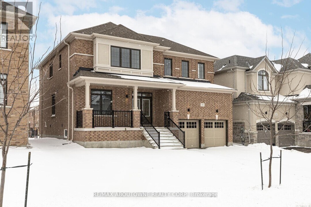 203 Warden St in Clearview, ON - Building Photo