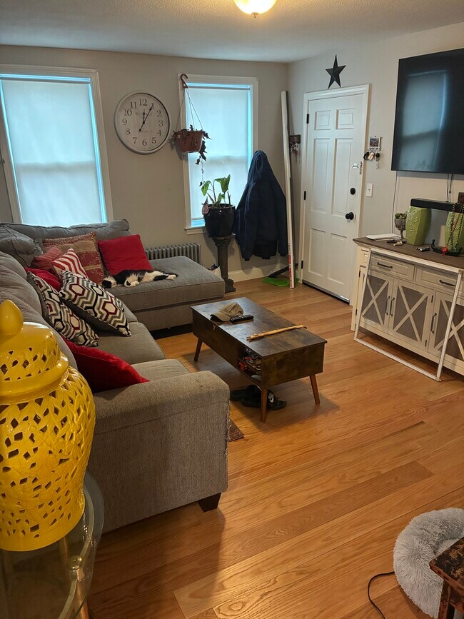 26 Read St in Lowell, MA - Foto de edificio - Building Photo