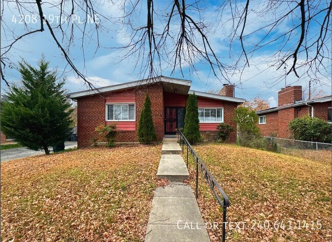property at 4208 19th Pl NE