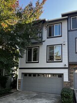 21269 SE 42nd Pl in Issaquah, WA - Building Photo