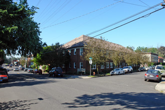 Chasselton Condominiums in Portland, OR - Building Photo - Building Photo