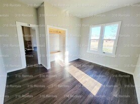 425 N Pine St in Newton, KS - Building Photo