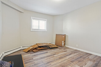 16 Lincoln Ave in Riverside, RI - Building Photo - Interior Photo