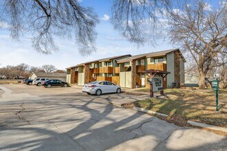 Stone Edge Apartments in Wichita, KS - Building Photo - Building Photo