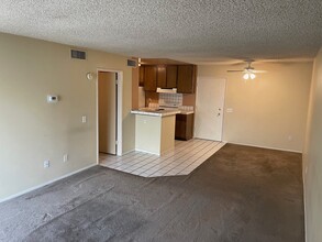 23515 Lyons Ave, Unit 223 in Santa Clarita, CA - Building Photo - Building Photo