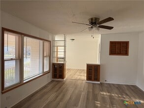 1321 Ave I in Shiner, TX - Building Photo - Building Photo