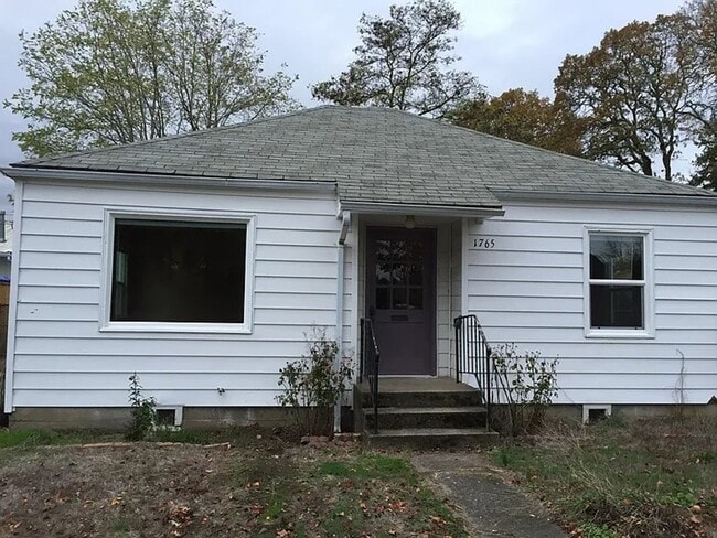 property at 1765 Waller St SE