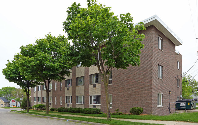 Bay Vista Apartments in Milwaukee, WI - Building Photo - Building Photo