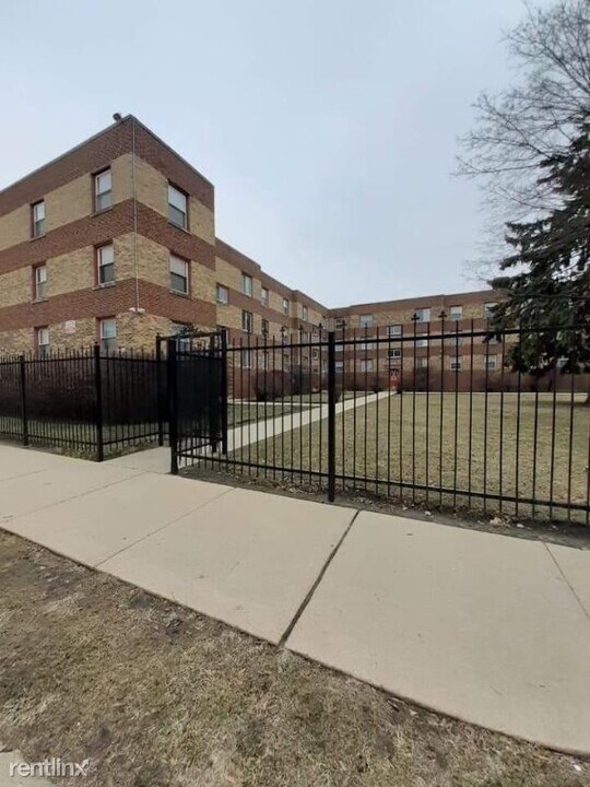 6201 S Indiana Ave in Chicago, IL - Building Photo