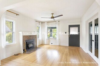 4335 SE 42nd Ave in Portland, OR - Building Photo - Building Photo