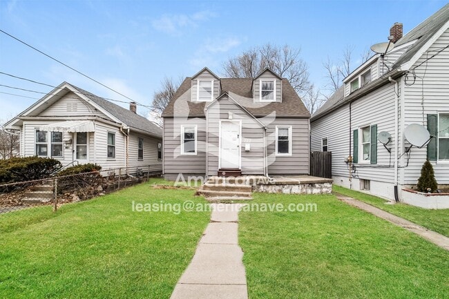 property at 727 W Thrush Ave