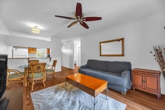 480 Kenolio Rd in Kihei, HI - Foto de edificio - Building Photo