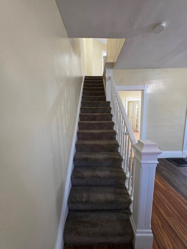 1614 5th Ave, Unit 1614 5TH AVE in Grinnell, IA - Foto de edificio - Building Photo