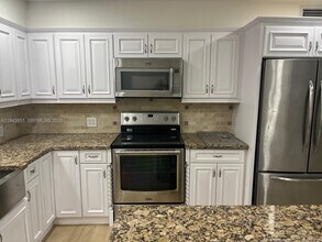 6330 SW 34th St in Miami, FL - Building Photo - Building Photo