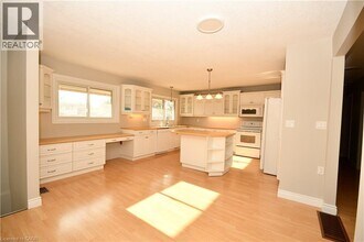 118 Taylor Ave in Cambridge, ON - Building Photo - Building Photo