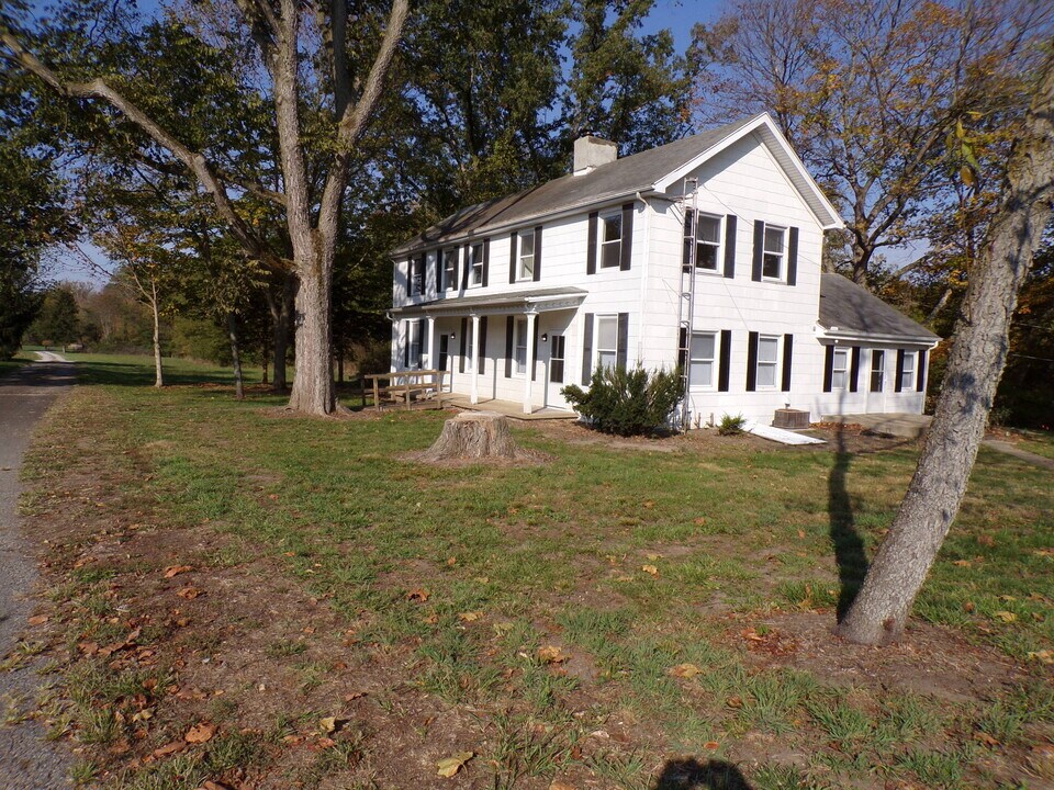 501 Hayes Arboretum Rd in Richmond, IN - Building Photo