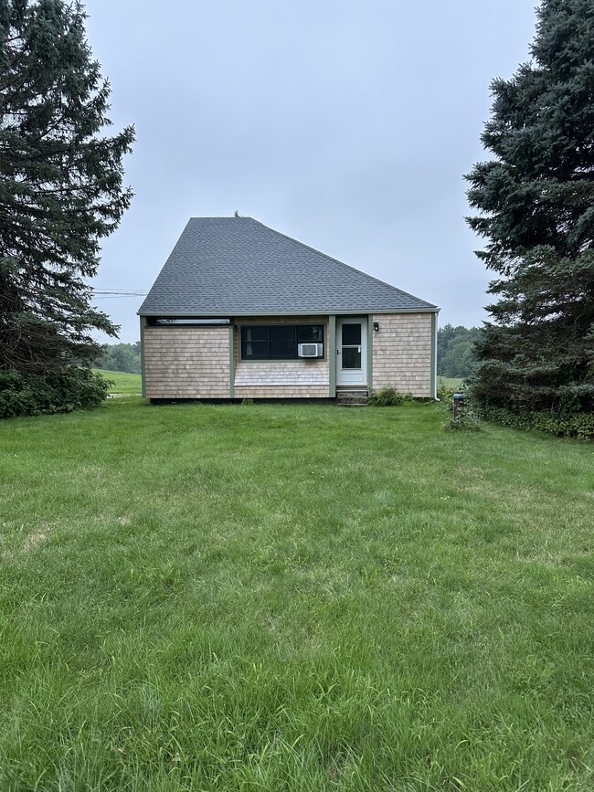 23 River Rd in Stratham, NH - Foto de edificio - Building Photo