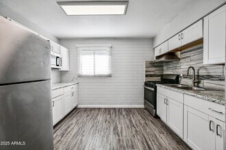 1744 W Glendale Ave in Phoenix, AZ - Building Photo - Building Photo