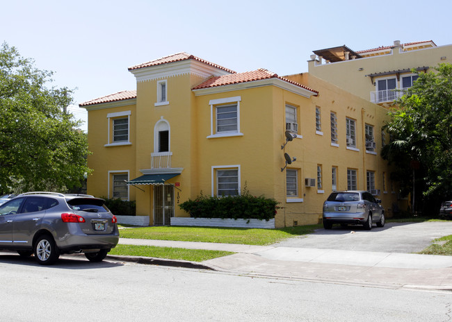 102 Menores Ave in Coral Gables, FL - Building Photo - Building Photo