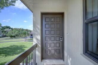 8545 Casa Del Lago in Boca Raton, FL - Building Photo - Building Photo