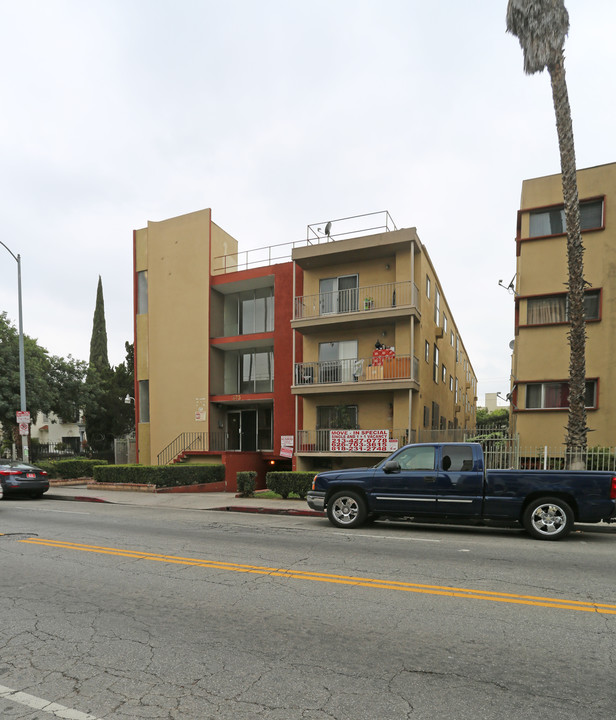 335 S Normandie Ave in Los Angeles, CA - Building Photo