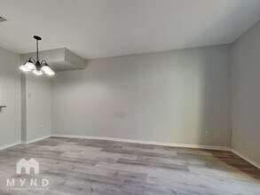734 W Collins St in Denton, TX - Building Photo - Building Photo