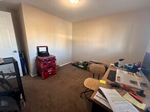 7060 Alegre Cir, Unit 2 in Fountain, CO - Foto de edificio - Building Photo