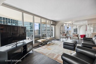 300 N State St, Unit 4103 in Chicago, IL - Building Photo - Building Photo