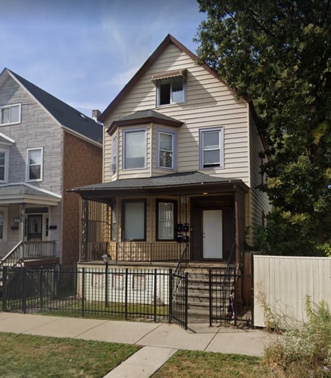 property at 8320 S Muskegon Ave