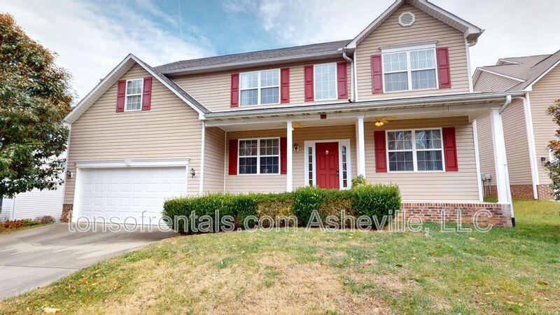 38 Yorktown Cir in Arden, NC - Building Photo