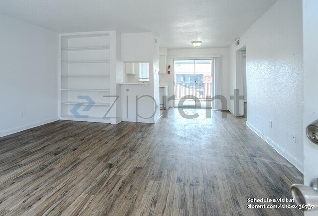 9201 Clarewood Dr in Houston, TX - Building Photo - Building Photo