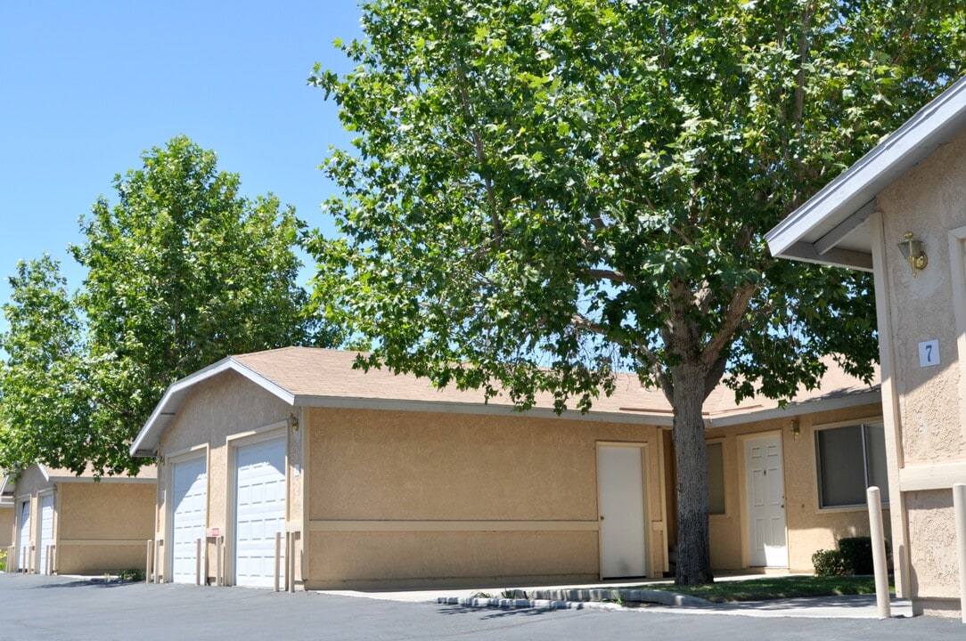 Desert Meadows Apartments in Hesperia, CA - Building Photo