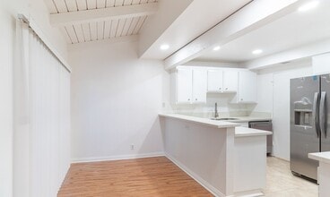 3701 Country Club Dr in Long Beach, CA - Building Photo - Building Photo