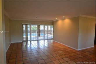 8380 SW 158th St in Palmetto Bay, FL - Foto de edificio - Building Photo