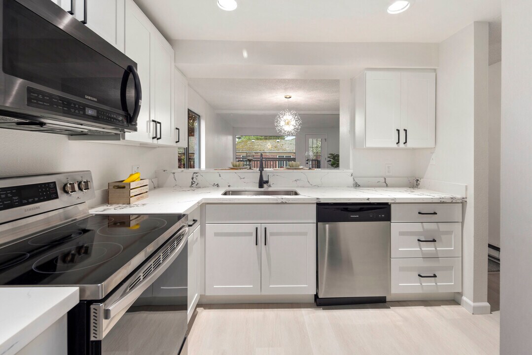 2604 S 226th St, Unit Misty Woods in Des Moines, WA - Building Photo